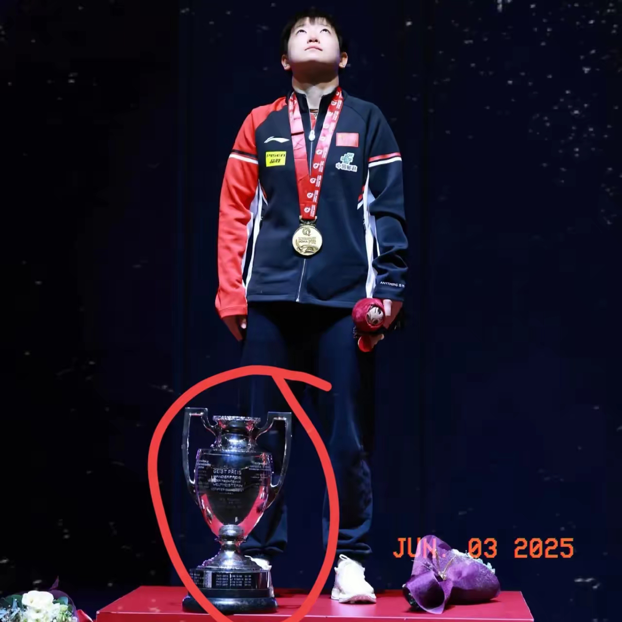 米兰电竞官网-比赛中球员的闪耀表现获得全场掌声(球员们在赛场上展现)