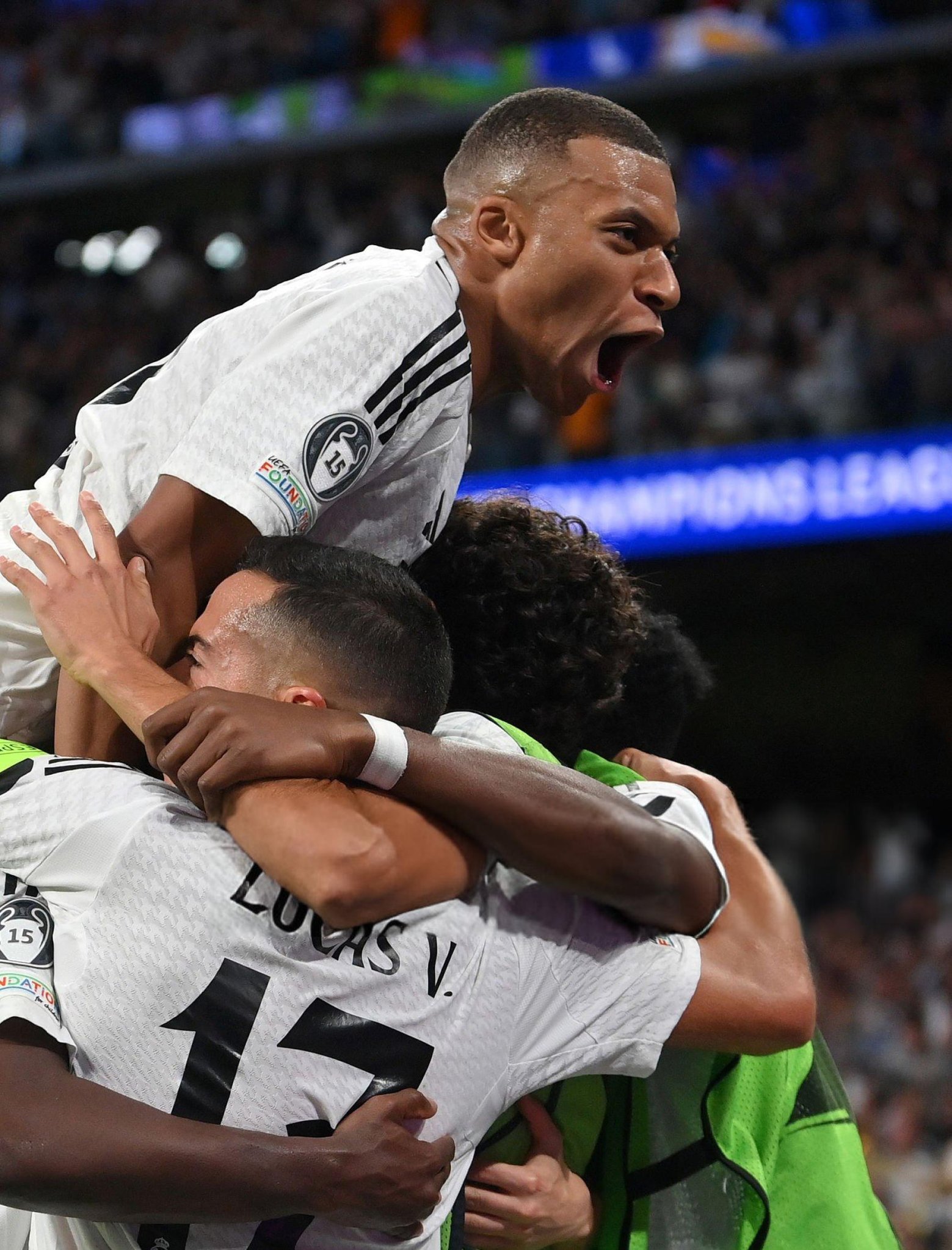 米兰电竞官网-精彩对局!欧预赛比赛令人屏息以待(欧预赛赛程2021)