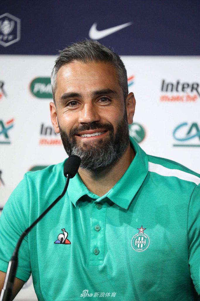 雷恩球员莱群伤愈复出,备战法国杯赛 雷恩球员莱群伤愈复出,备战法国杯赛